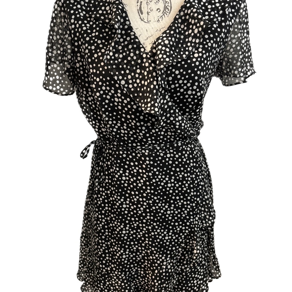 Adorable Wrap dress Black and White Polka Dot by Lush Nordstrom sz M (Like New)